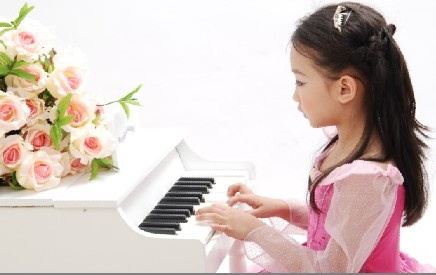 据说学钢琴一定要用机械钢琴，这是真的吗？