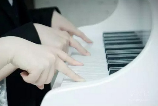 钢琴练习中到底要不要高抬指？
