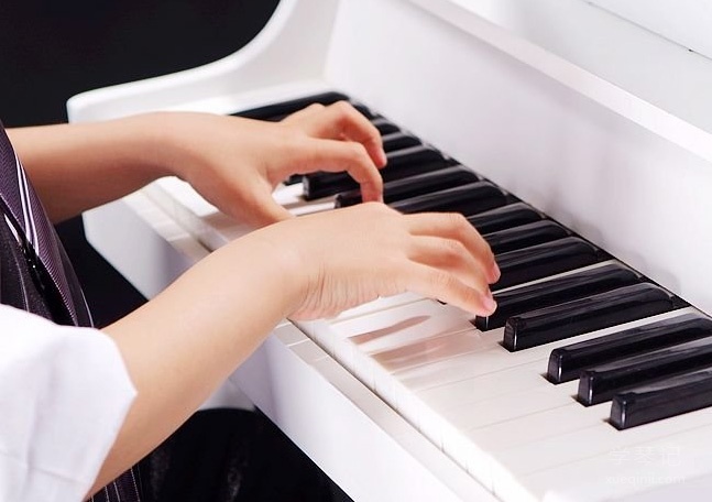 钢琴学习中如何练习大拇指