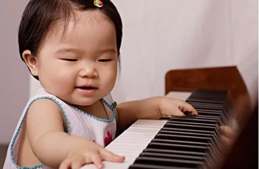 一位妈妈想让女儿学钢琴又顾虑重重，6个妈妈开口了