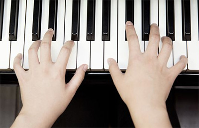 弹钢琴手指灵活有诀窍