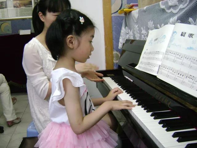 孩子想练好琴靠什么？其实是靠家长的心力、精力和努力！