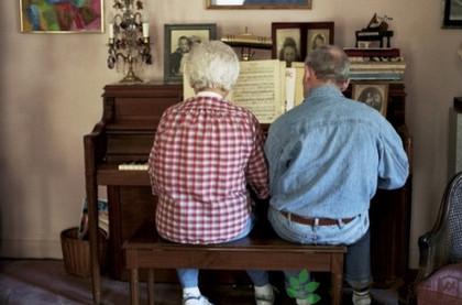 中老年人应该怎样学钢琴