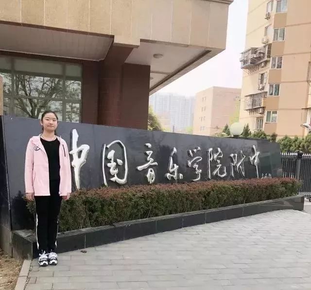 妈妈陪练两万小时后，女儿终于考进中国音乐学院附中
