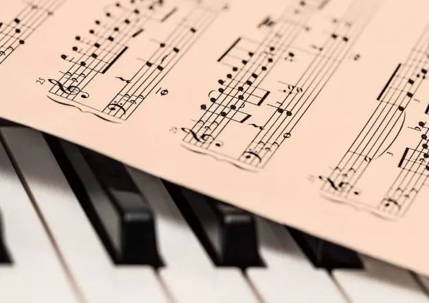 钢琴学习中如何正确地背谱