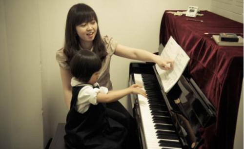 什么样的钢琴老师才能吸引孩子？
