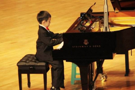 上台演出关键时刻忘谱怎么办？